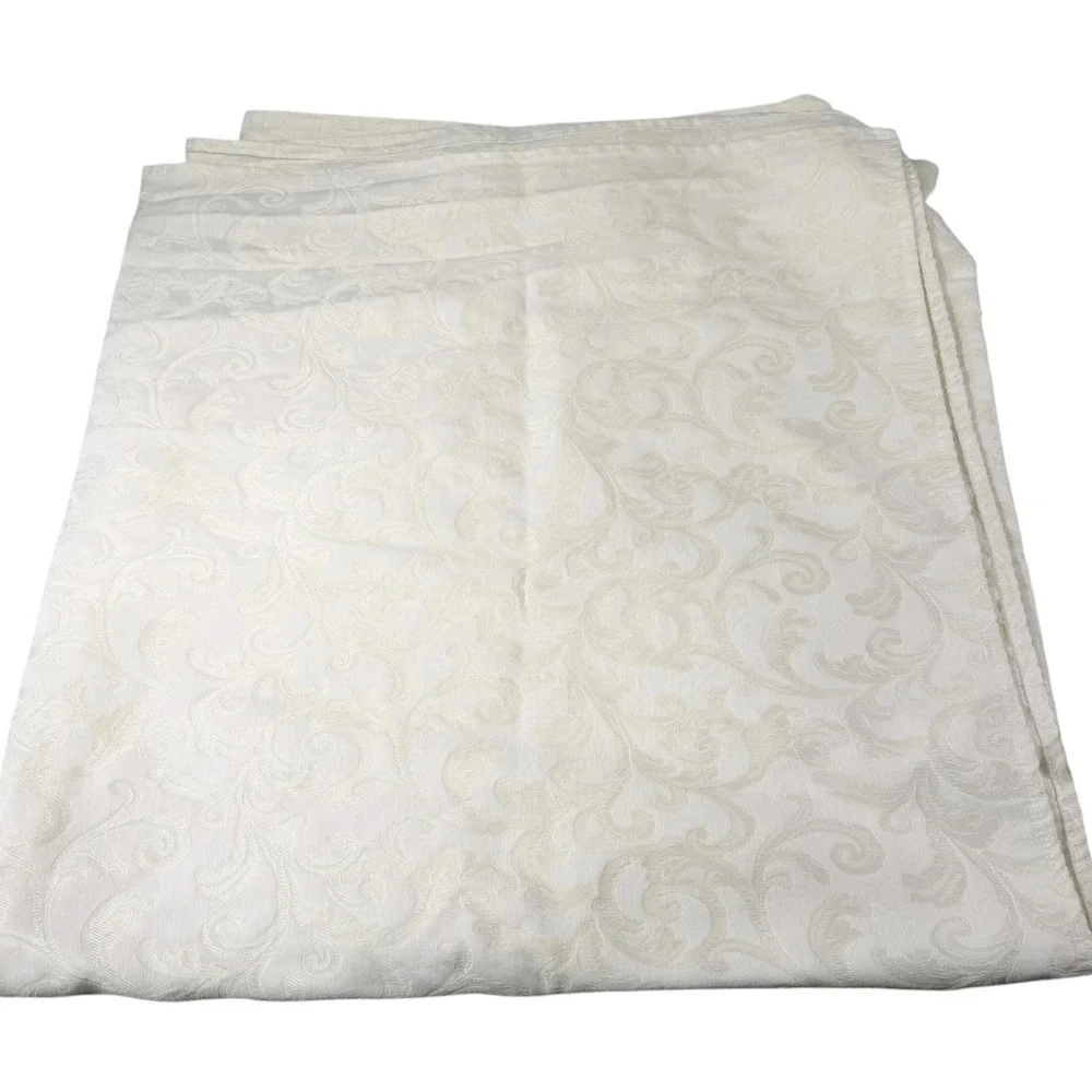92x52 White Tablecloth 3 Napkins Set Damask Jacquard Scroll Regencycore Wedding